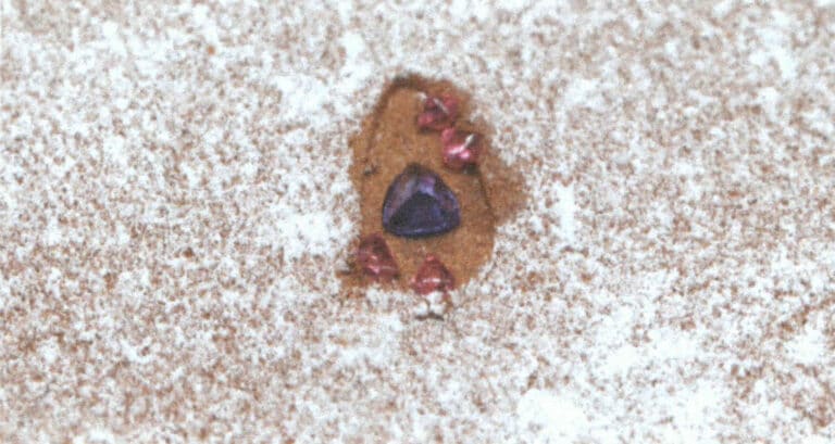 Рисунок 10-23 Размещение драгоценного камня после снятия мастер-формы