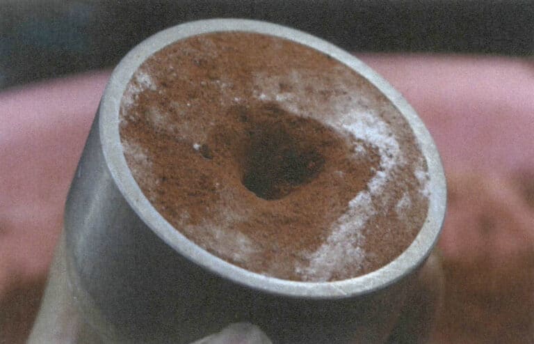 Рисунок 10-25 Выходные отверстия для воды (2)