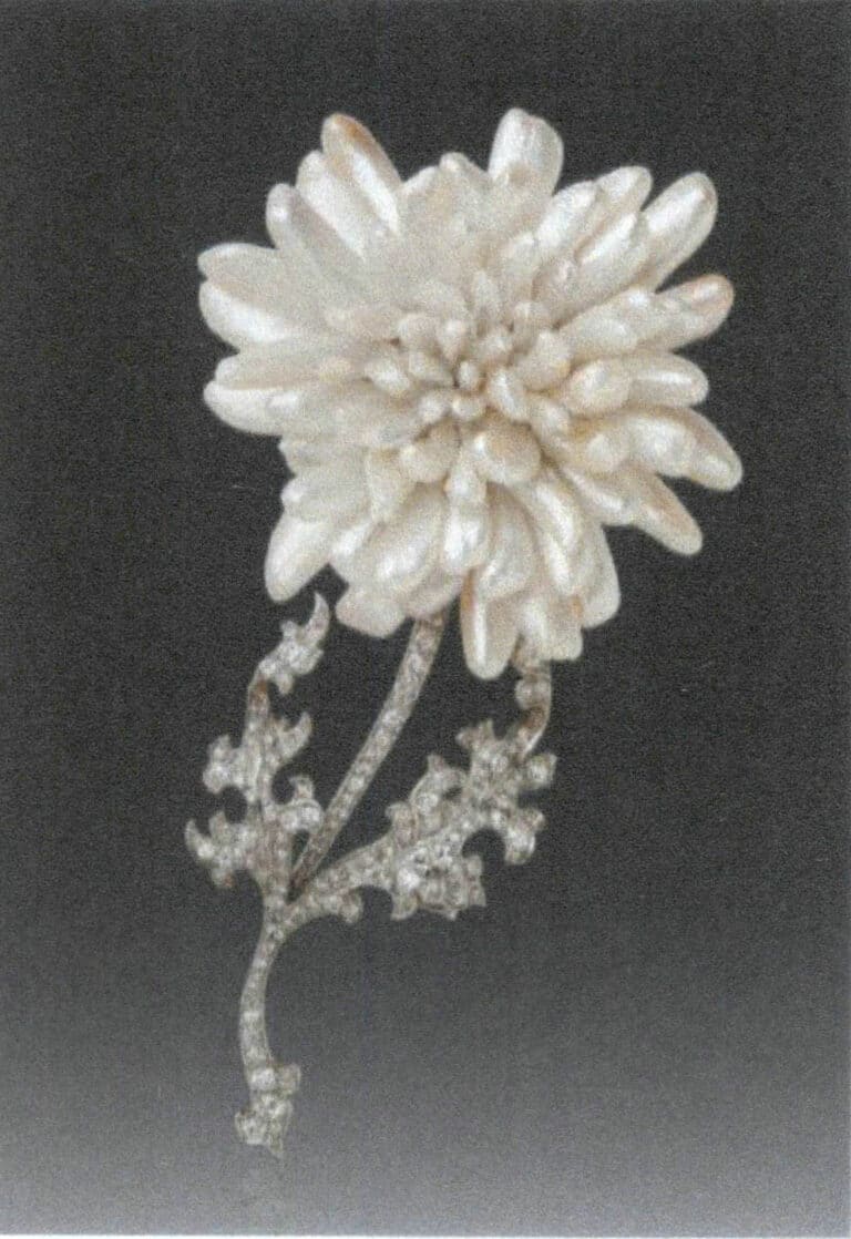 Рисунок 11-2 Брошь с жемчугом и бриллиантами неправильной формы