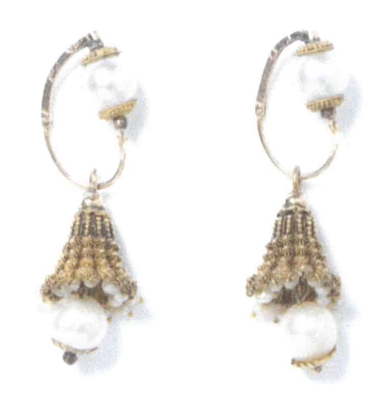 Рисунок 11-24 Серьги (коллекция Музея Виктории и Альберта)