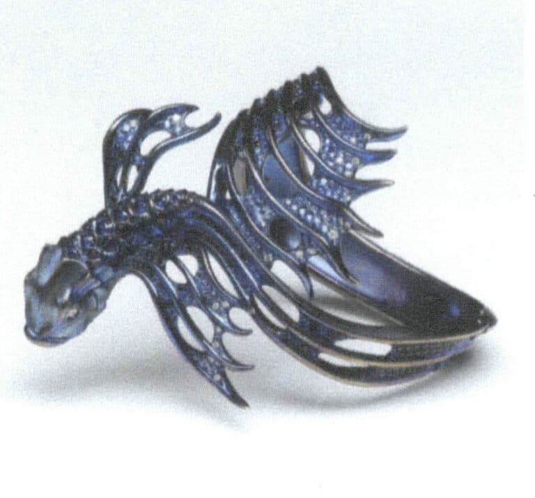 Рисунок 12-23 Титановые украшения Стивена Вебстера (коллекция музея V&A)