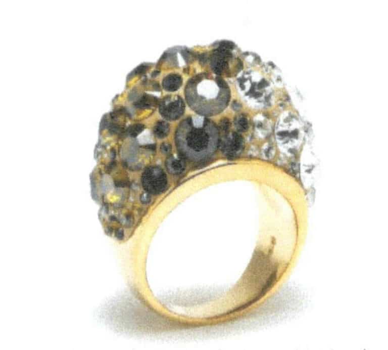 Рисунок 12-26 Украшения из искусственного хрусталя в глиняной оправе (1)