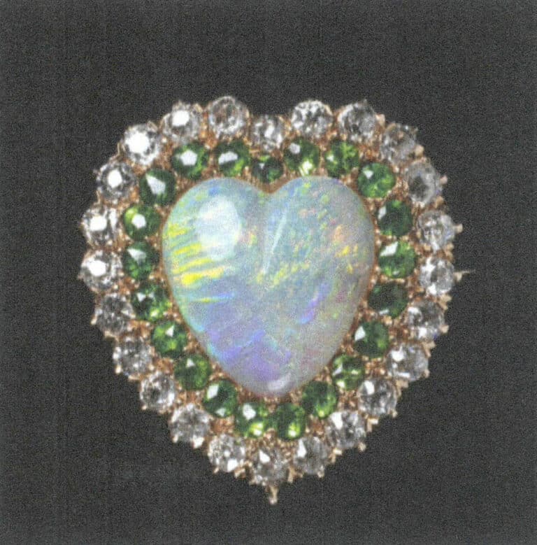 Figure 1-51 Heart-shaped Brooch (V&A Museum Collection)