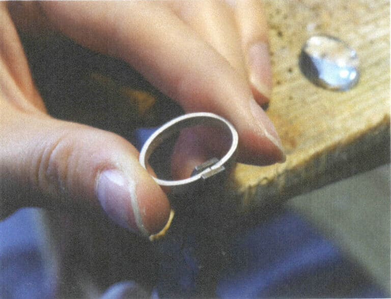 Figure 2-11 Tightening the joint