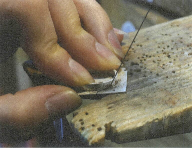 Figure 2-16 Sawing off the excess metal base surface on the outside