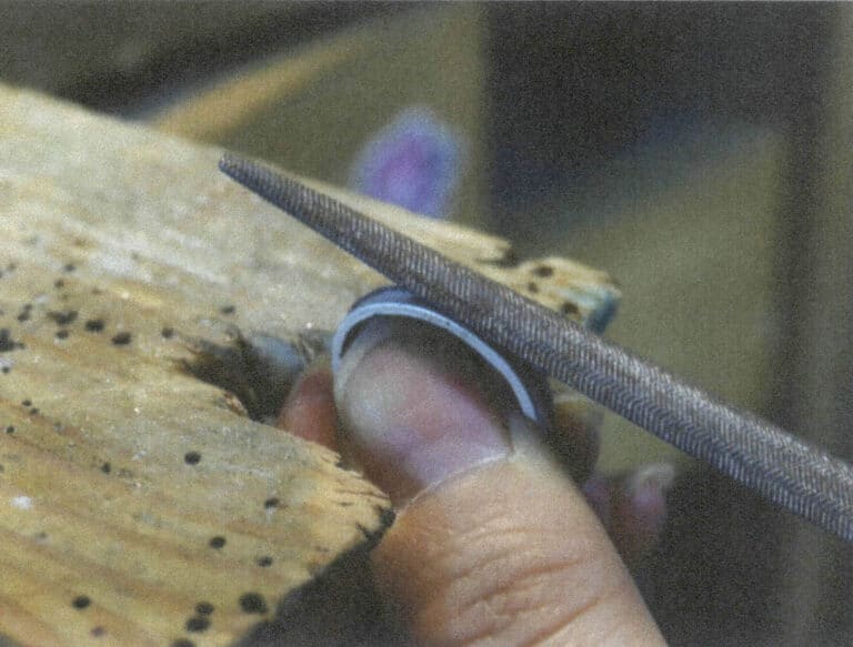 Figure 2-17 Grinding the edges