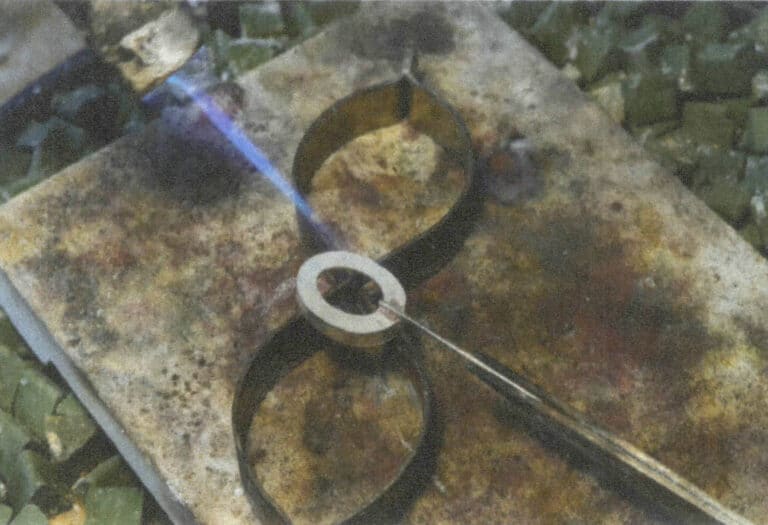 Figure 2-23 Welding metal fittings