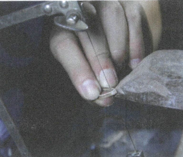 Figure 2-40 Cleaning Corner Solder