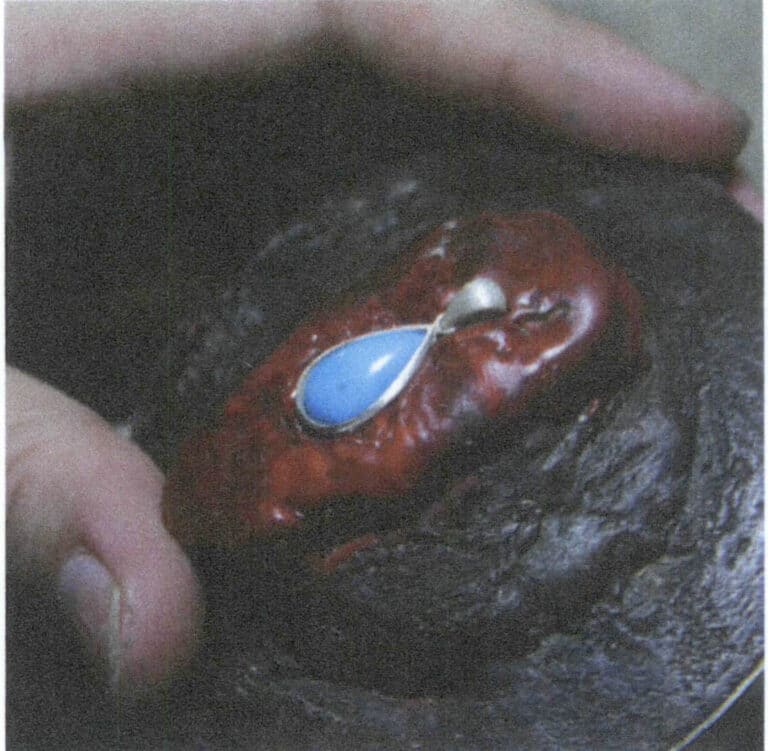 Figure 2-49 Placing the Stone