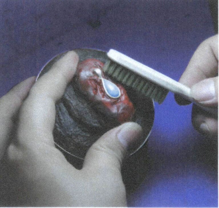 Figure 2-52 Cleaning Impurities and Checking the Tightness of the Bezel Setting
