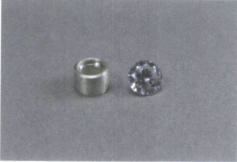 Figure 2-59 Round Brilliance Cut Gemstones and Bezel