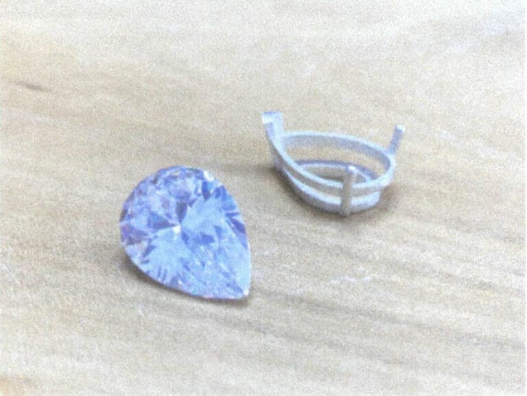 3-3. ábra A foglalat és a drágakő előkészítése