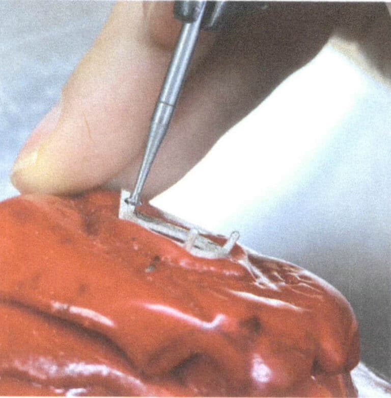 3-8. ábra A sarokcsap kőbehelyezési pozíciójának megnyitása tárcsás fúróval