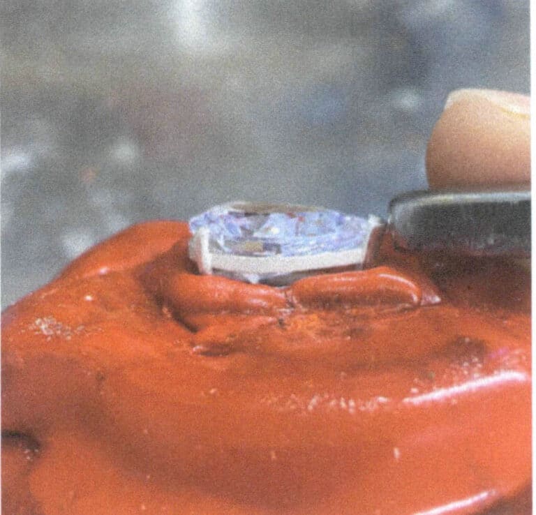 3-16. ábra A sarokcsapok lenyomása