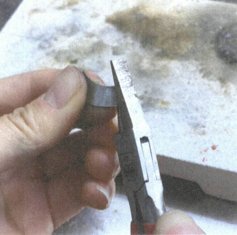 3-30. ábra A legyező alakú fémdarab hajlítása