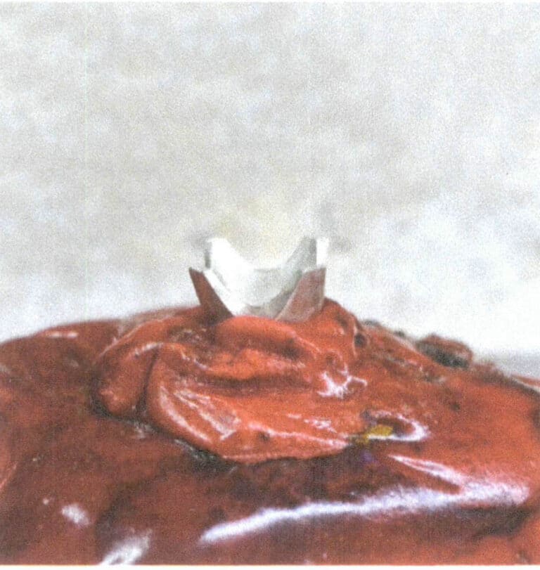 3-40. ábra A tömítőviasz felvitele.