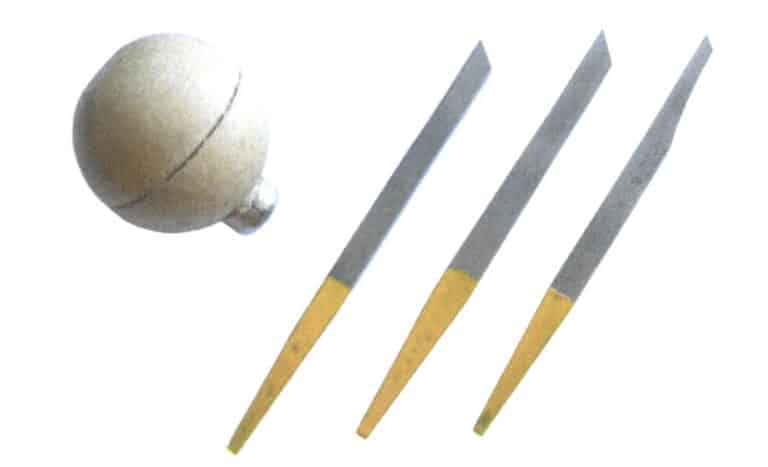 4-3. ábra Fából készült markolat és ékszerkés