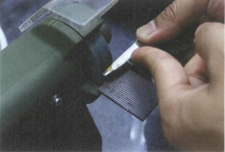 4-9. ábra A penge végének csiszolása