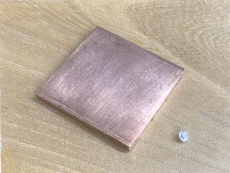 4-34. ábra A fémlemez és a drágakövek előkészítése