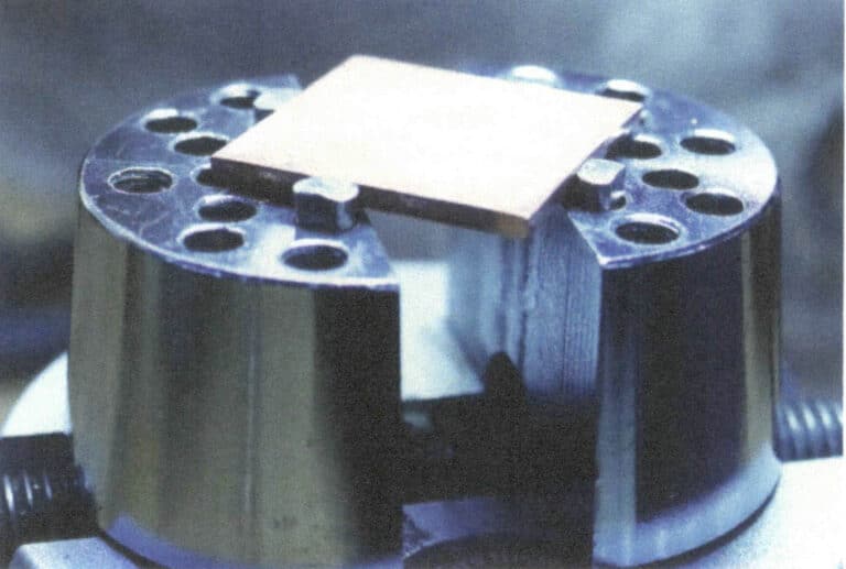 4-36. ábra A fém rögzítése