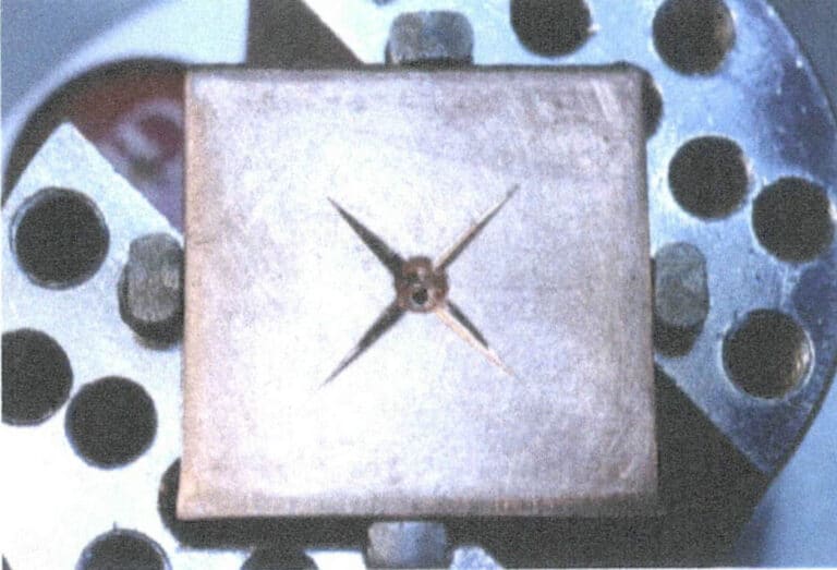 4-44. ábra Négy ék alakú díszítés lekaparása (3)