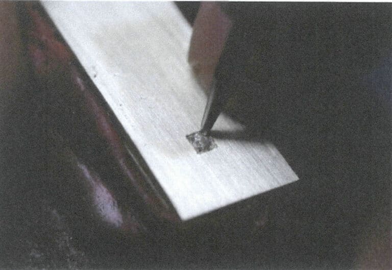 4-62. ábra Gyöngyfűzés és kőbeállítás