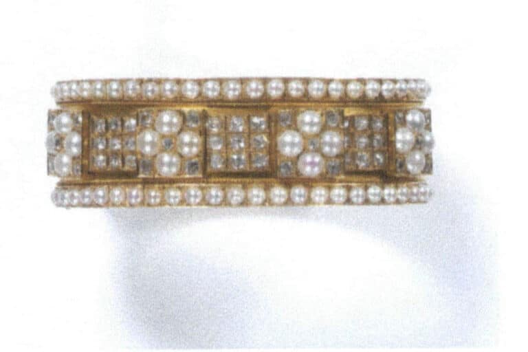 4-66. ábra Karkötő (V&A Múzeum gyűjteménye)