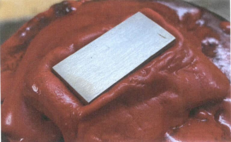 5-8. ábra A tömítőviasz felvitele