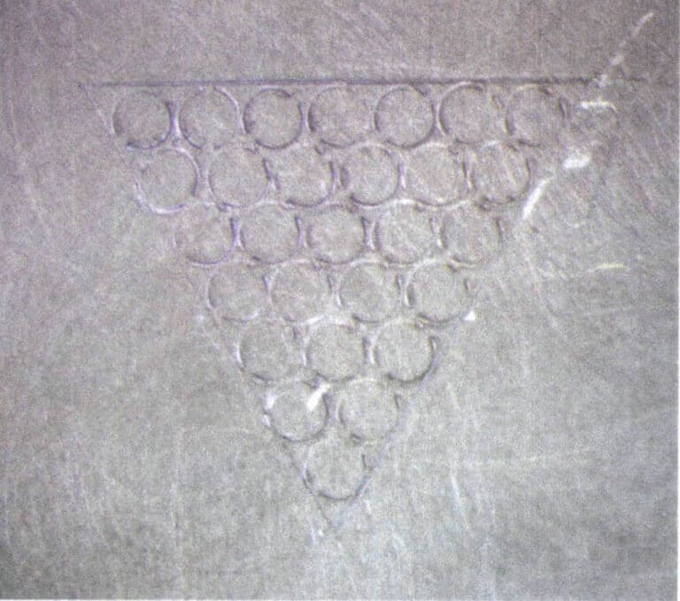 5-25. ábra Drágakövek lépcsőzetes elrendezése