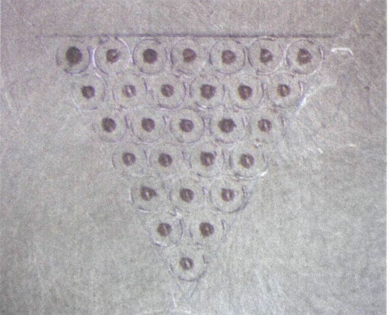 5-27. ábra Vájatok készítése gömbfúróval