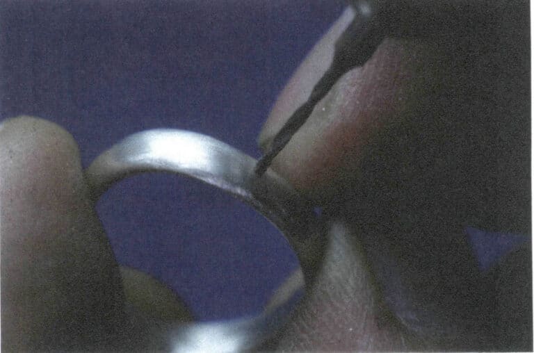 Figura 6-6 Perfurar com uma broca de coroa