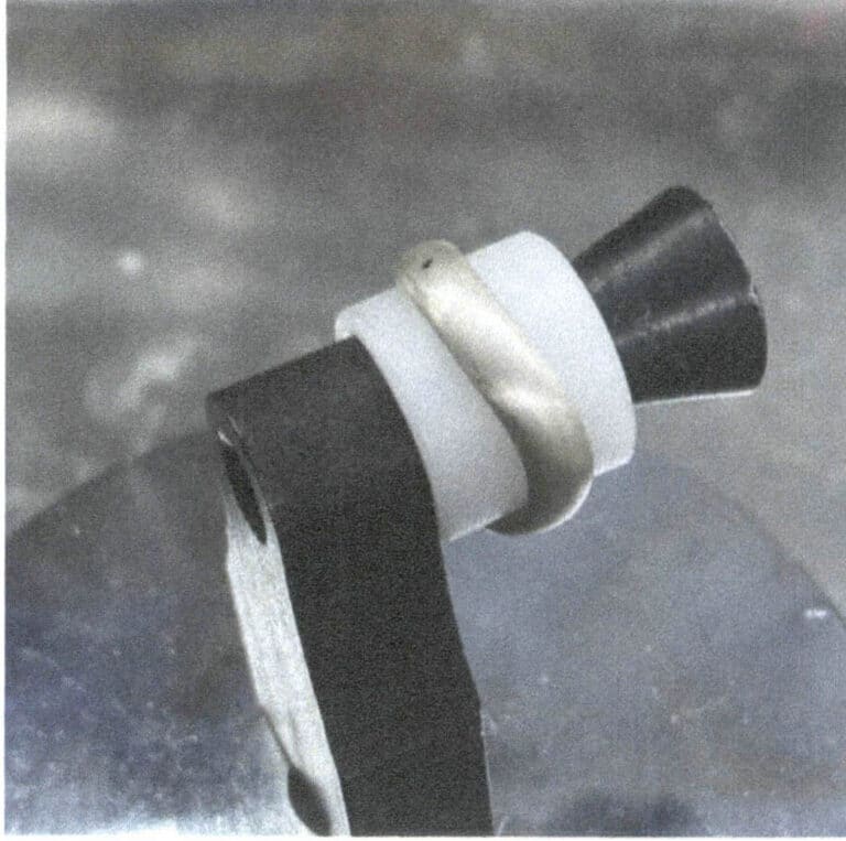 Figura 6-9 Fixação do metal