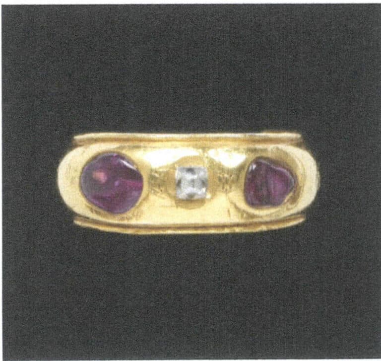 Figura 6-33 Anel de diamante e rubi (Coleção do Museu V&A)