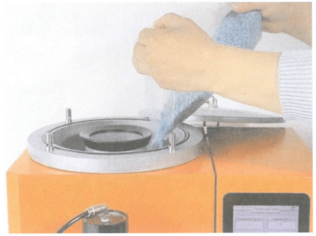 Figure 3-14 Adding wax material