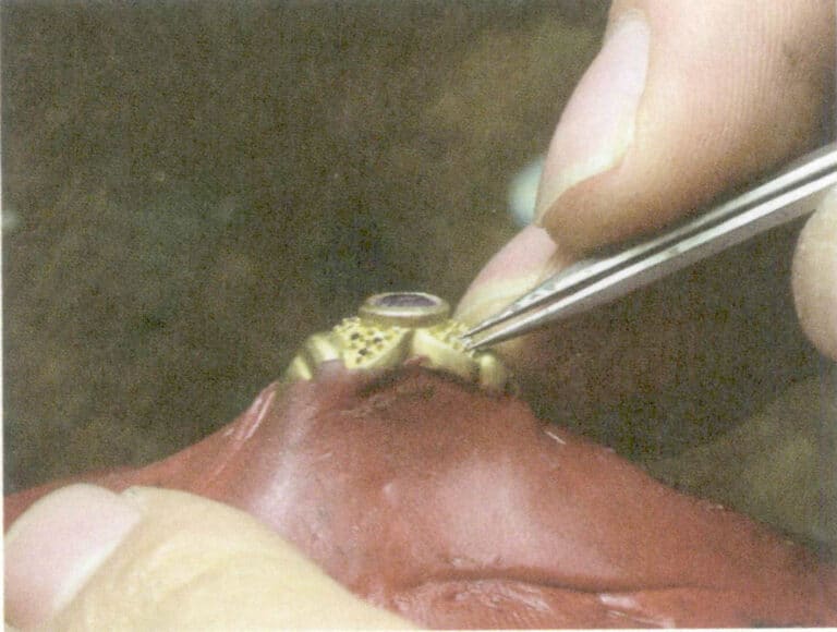 Rysunek 5-5 Testowanie podstawy kamienia szlachetnego