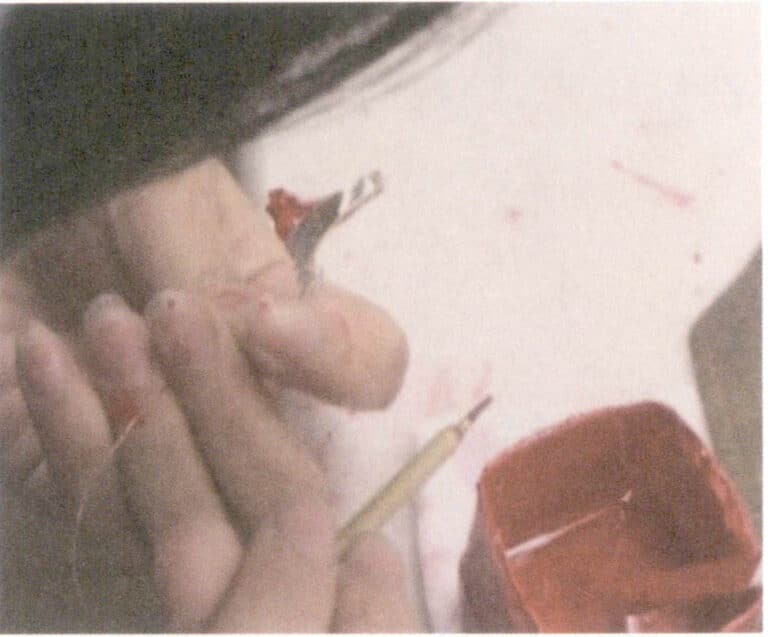 Figura 6-20 Applicazione dello smalto per unghie