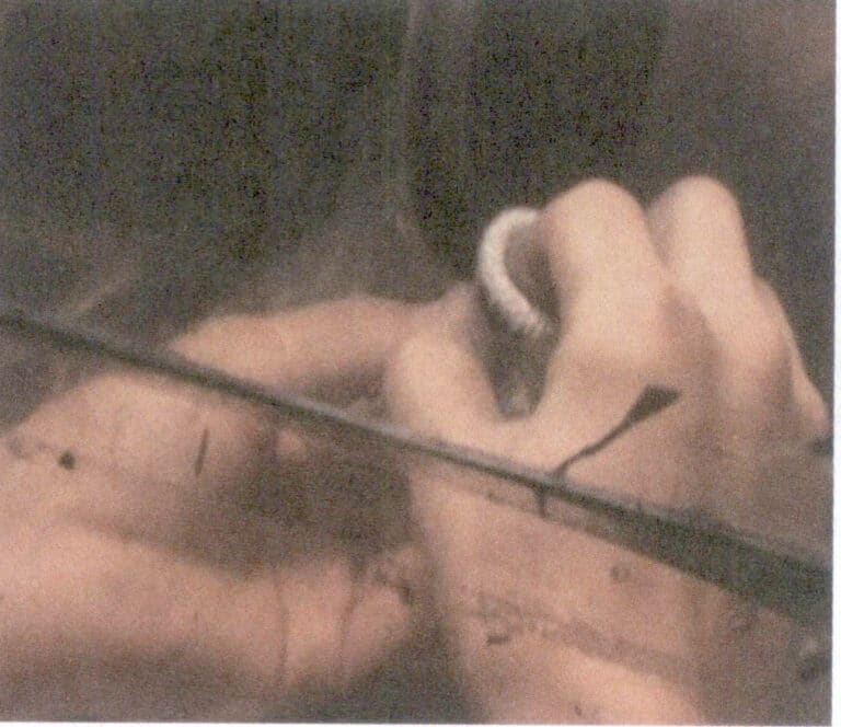 Figura 6-13 Come indossare le culle per le dita