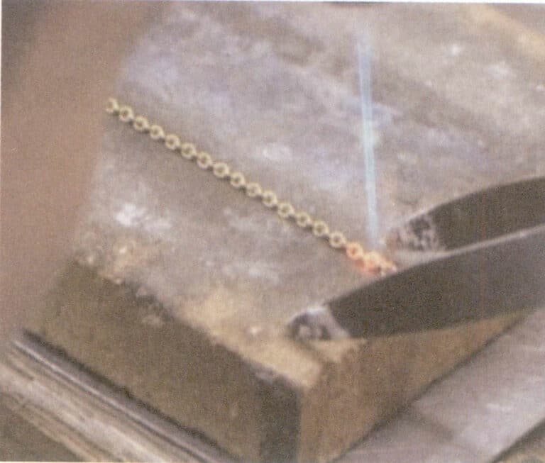 Figure 7-8 Welding Clasp