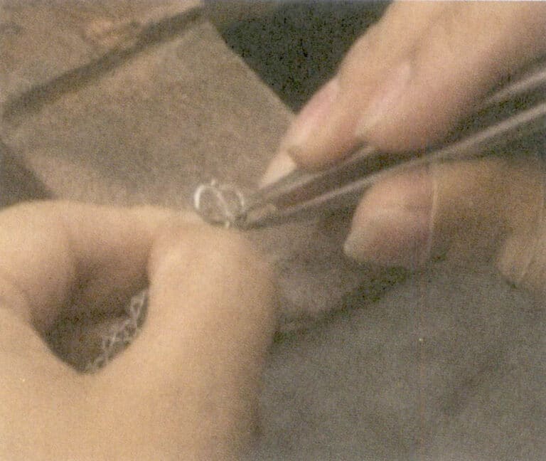 Figure 7-12 Installing the clasp