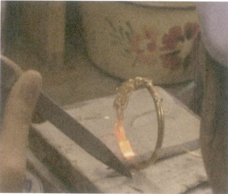 Figure 7-14 Welding the base plate