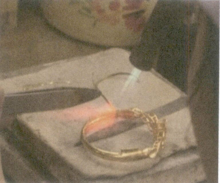 Figure 7-15 Welding the calibration tube