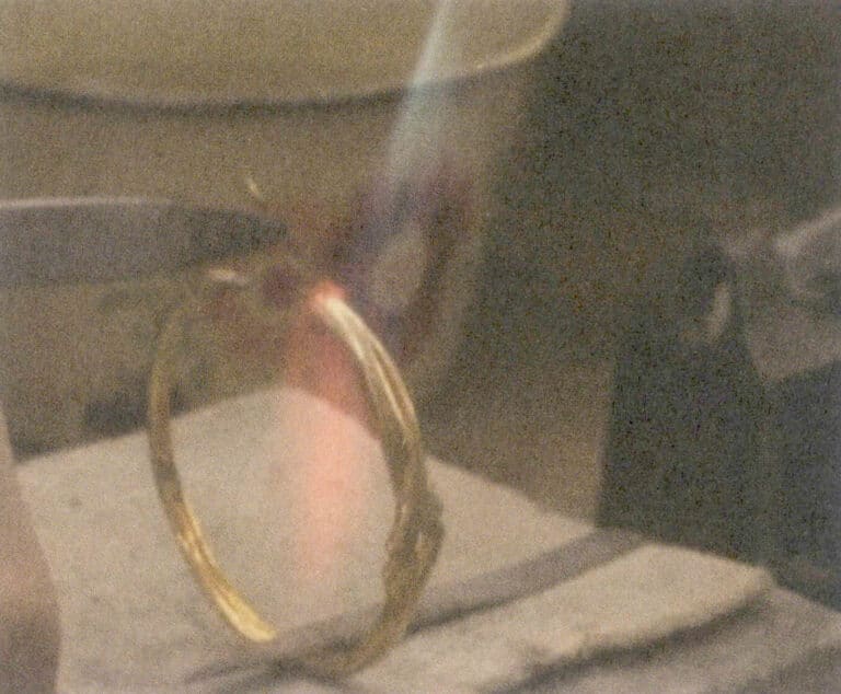 Figure 7-17 Welding the bracelet tongue