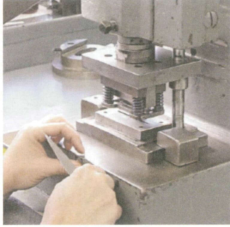 Figure 8-26 Mold Assembly (According to Klotz F, 2003)