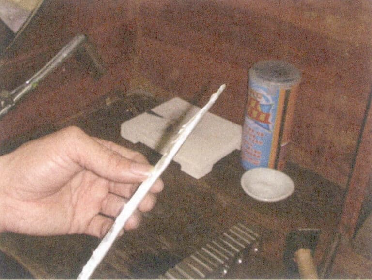 Figure 8-8 Trimming the end of the pipe blank