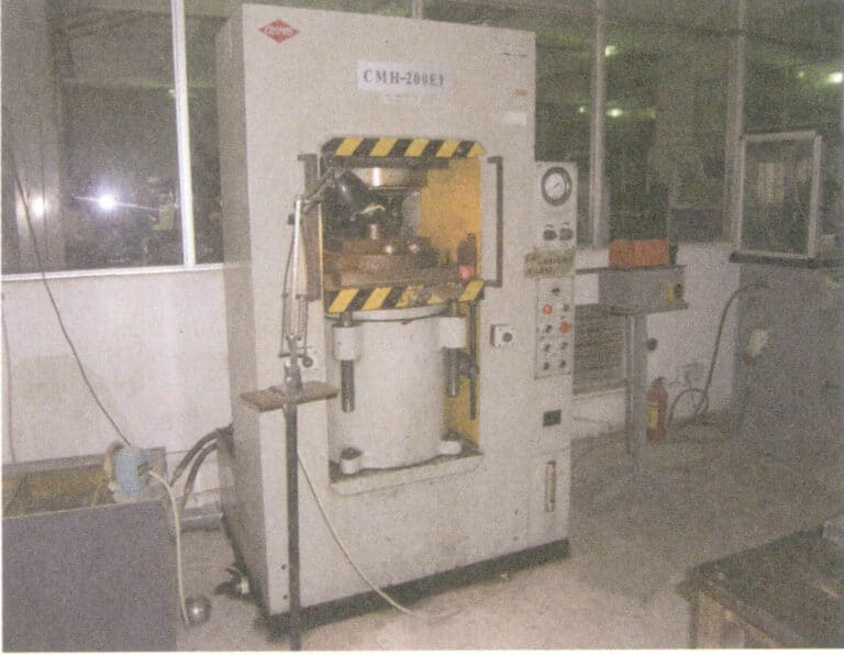 Figure 8-12 Hydraulic press