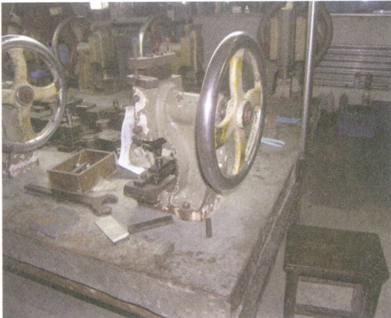 Figure 8-14 Manual press machine