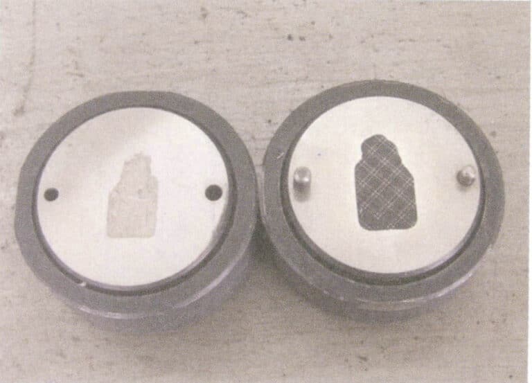 Figure8-24 Oil-Pressure Mold