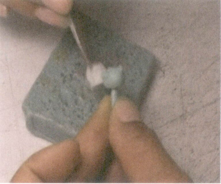 Рисунок 9-5 Очистка восковой формы