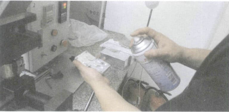 Figure 3-35 Spray release agent