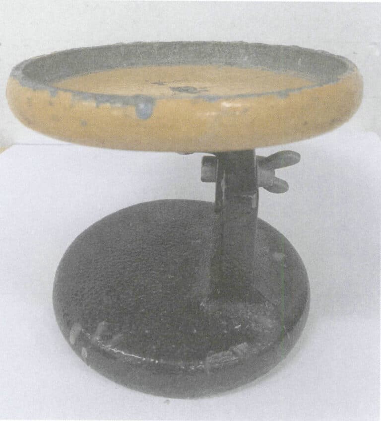 الشكل 4-8 قرص دوّار بقاعدة مطاطية